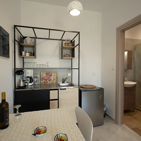 Lenaki House Apartment