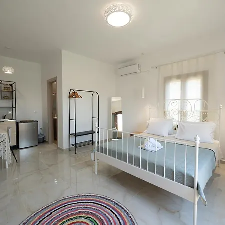 Lenaki House *