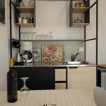 Lenaki House *