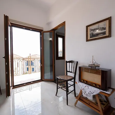 Lenaki House *